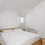 Rona Ivana Apartamento *